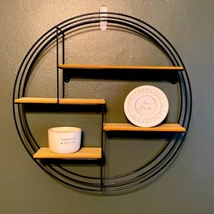 Decorative Circular Shelf, 20” diameter. Great condition!